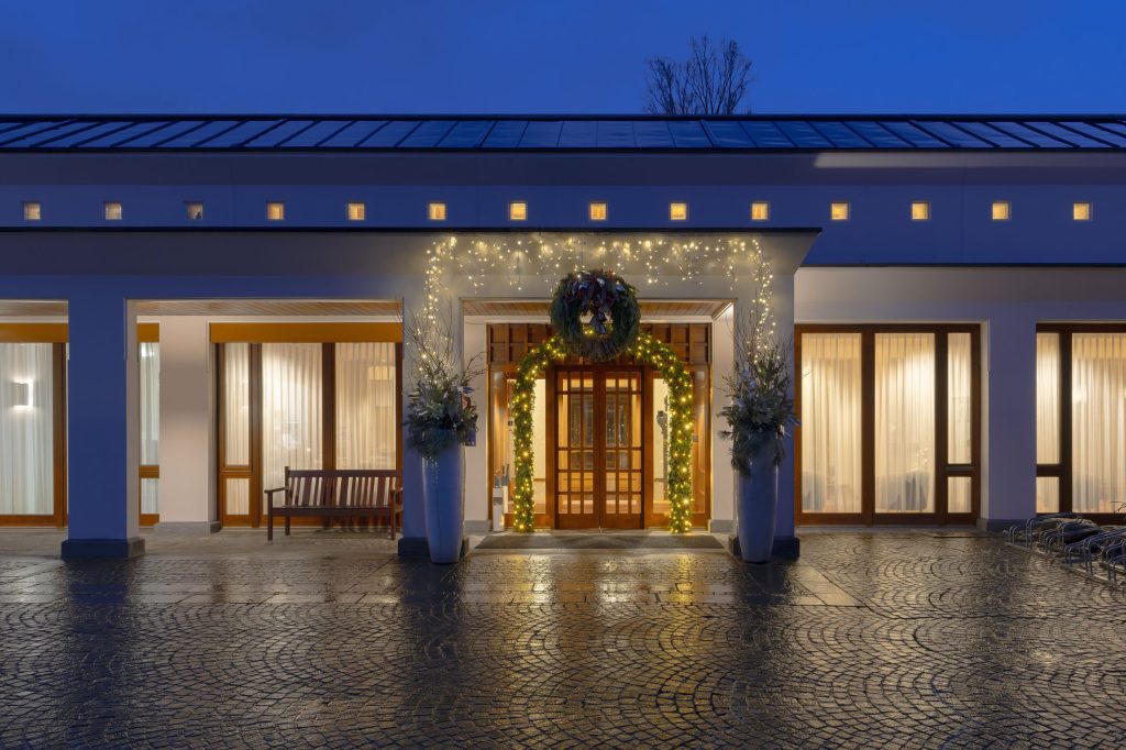 LIL_6546_Haupteingang Hotel_4_A4